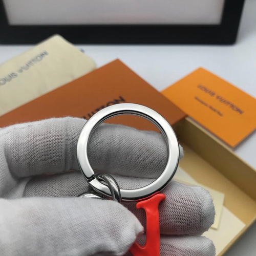 ブランドキーホルダー着用イメージ